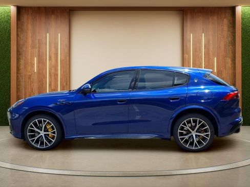 Used 2024 Maserati Grecale Trofeo AWD/4WD image 28