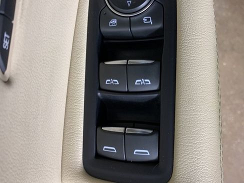 Used 2017 Cadillac XT5 Luxury w/ Advanced Security Package image 17