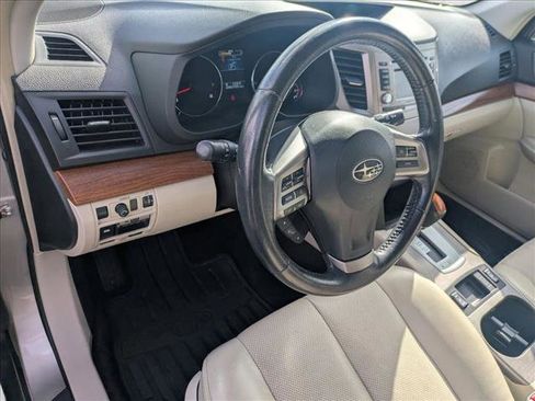 Used 2014 Subaru Outback 3.6R Limited w/ Moonroof Package image 10