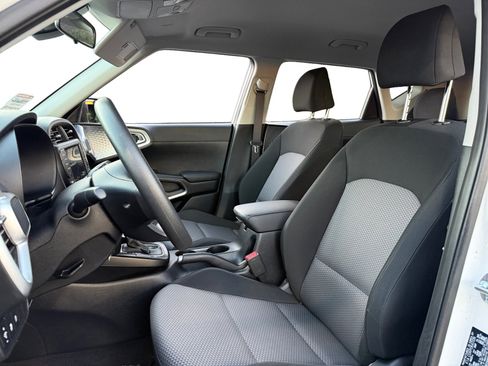 Used 2024 Kia Soul LX image 9