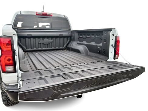 Used 2025 Chevrolet Colorado ZR2 w/ Technology Package AWD/4WD image 27