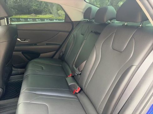 Used 2023 Hyundai Elantra Limited FWD image 6