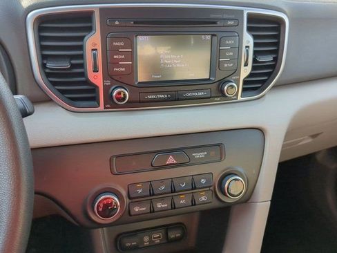 Used 2018 Kia Sportage LX image 17