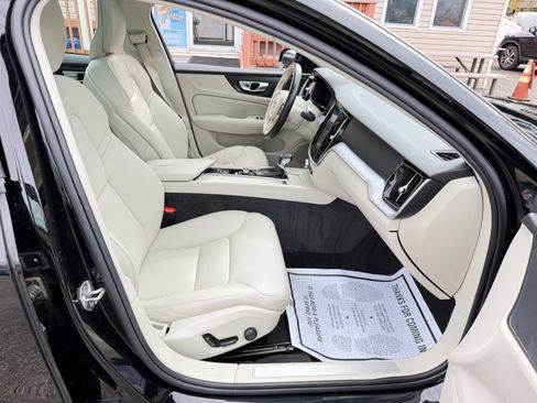 Used 2020 Volvo S60 T5 Momentum w/ Protection Package image 40