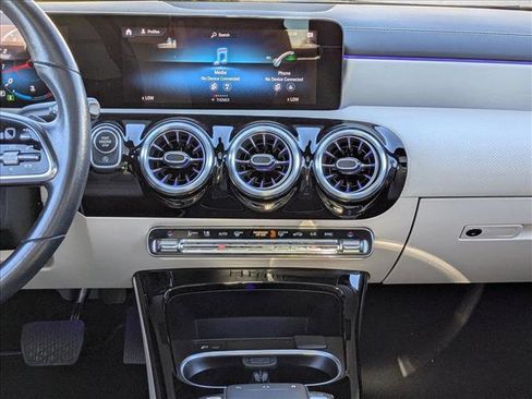 Used 2023 Mercedes-Benz CLA 250 image 15