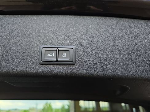 Used 2024 Audi Q8 e-tron Premium Plus AWD/4WD image 16