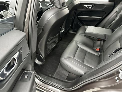 Certified 2025 Volvo XC60 B5 Plus image 23