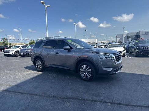 Used 2025 Nissan Pathfinder SL FWD image 6