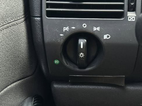 Used 2005 Chrysler Crossfire SRT-6 image 21