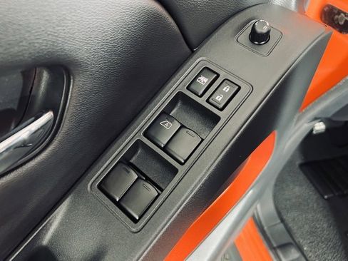 Used 2025 Nissan Frontier PRO-4X image 19