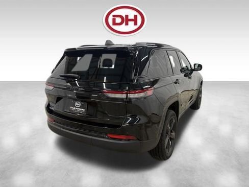 Used 2023 Jeep Grand Cherokee Altitude image 13