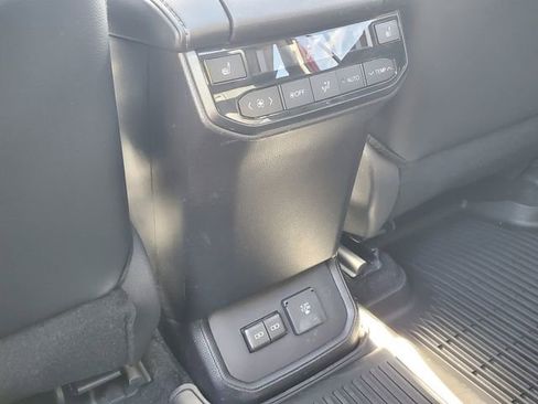 Used 2024 Toyota Highlander Platinum AWD/4WD image 12