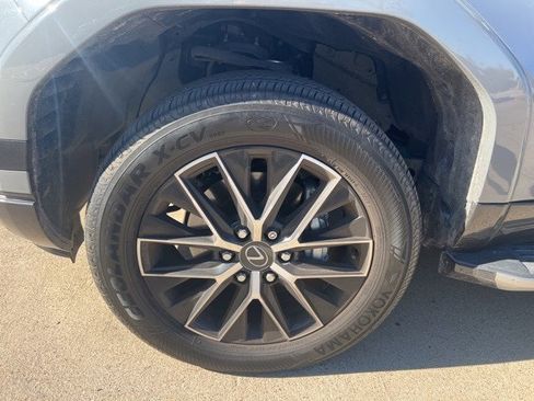 Used 2024 Lexus GX 550 image 6