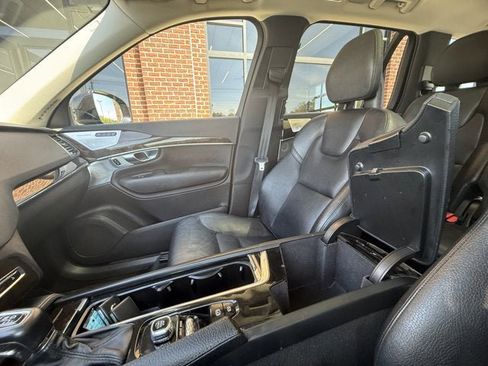 Used 2018 Volvo XC90 T6 Momentum w/ Convenience Package AWD/4WD image 28
