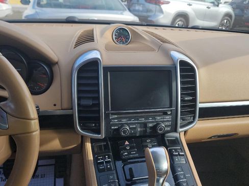 Used 2014 Porsche Cayenne Platinum Edition image 22