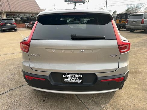 Used 2024 Volvo XC40 B5 Core image 8