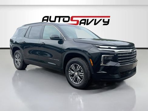 Used 2026 Chevrolet Traverse LT w/ Driver Confidence Package FWD image 1