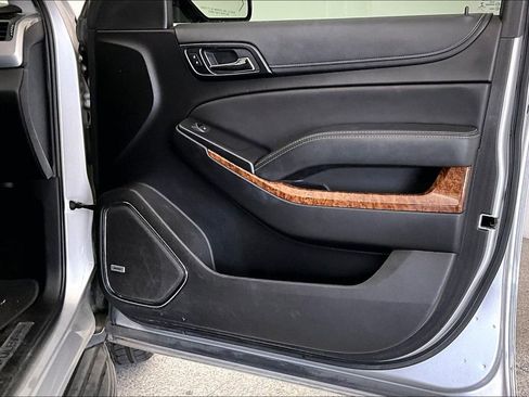 Used 2018 Chevrolet Suburban Premier image 25