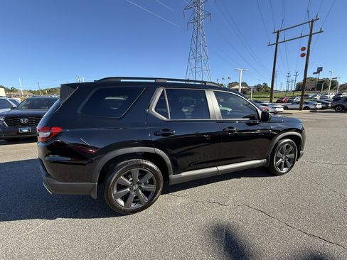 New 2025 Honda Pilot Sport image 10