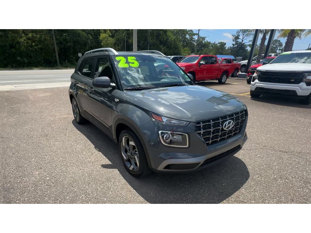 Used 2025 Hyundai Venue SEL FWD image 8