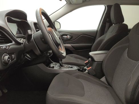 Used 2019 Jeep Cherokee Latitude w/ Popular Appearance Group image 17