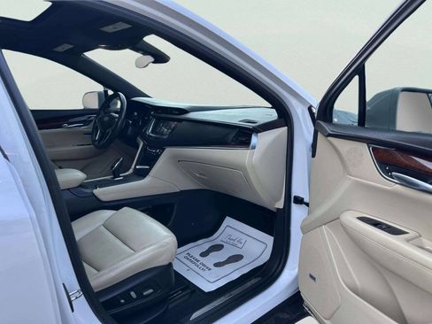 Used 2017 Cadillac XT5 Premium Luxury w/ Driver Assist Package FWD image 22
