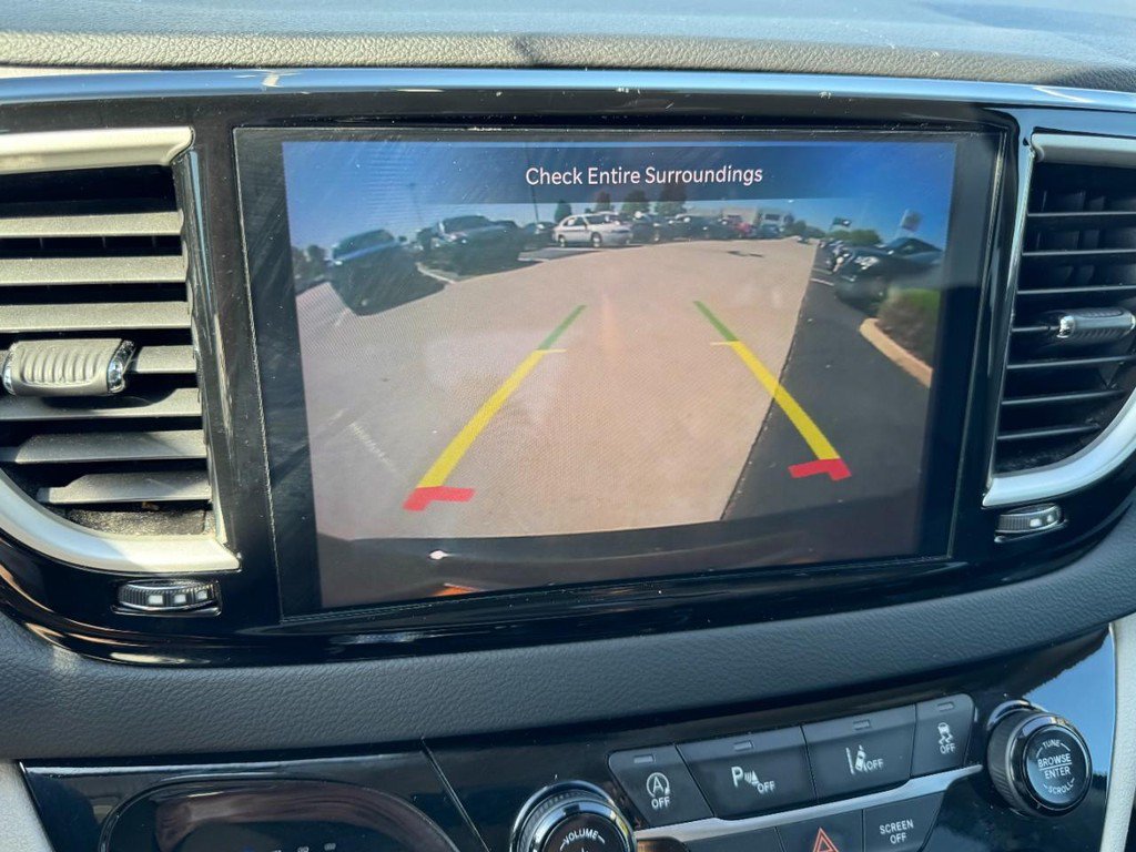 Used 2023 Chrysler Pacifica Touring-L FWD image 21