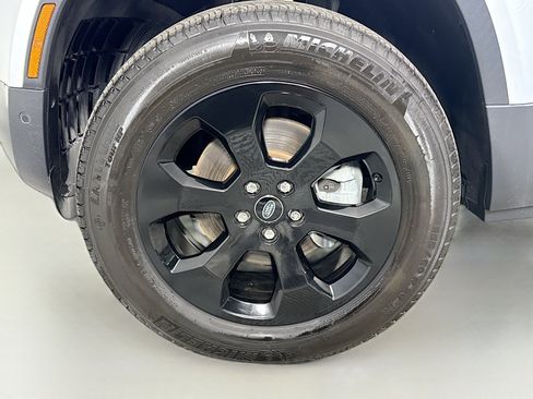 Used 2023 Land Rover Defender 110 S image 38