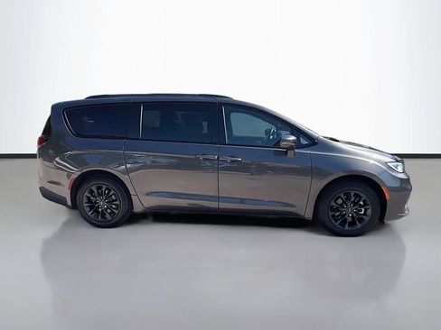 Used 2021 Chrysler Pacifica Touring w/ S Appearance Package image 9