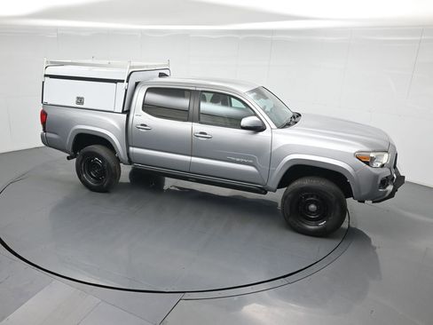 Used 2020 Toyota Tacoma SR5 AWD/4WD image 37