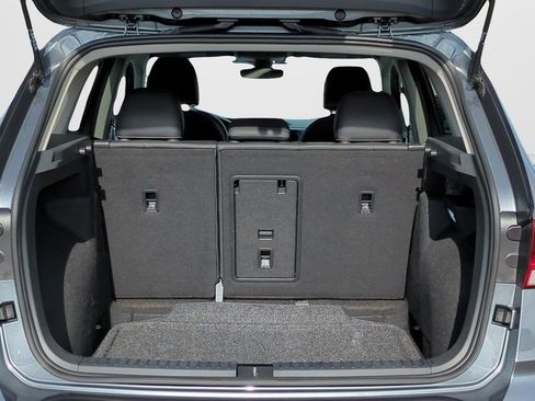 Used 2024 Volkswagen Taos SE image 12