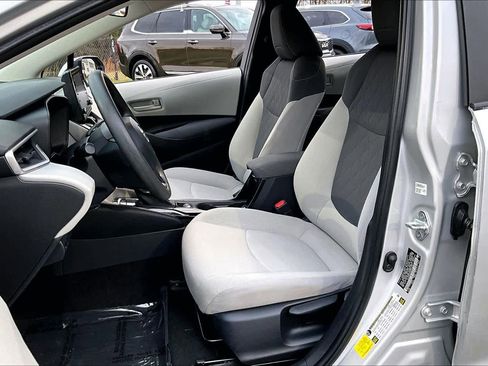Used 2022 Toyota Corolla LE image 7