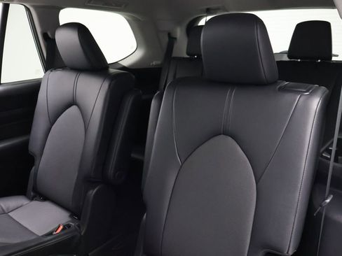 Certified 2025 Toyota Grand Highlander XLE image 18