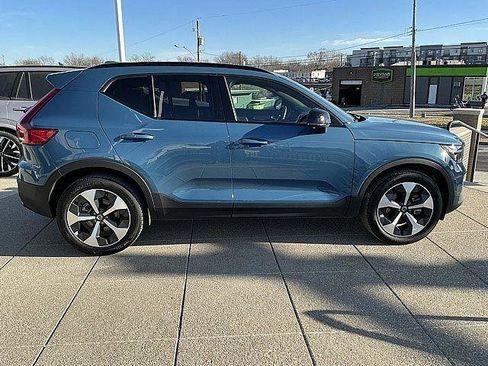 Certified 2025 Volvo XC40 B5 Plus AWD/4WD image 7