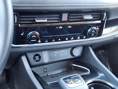 Used 2025 Nissan Rogue SL w/ Tech Package AWD/4WD image 16