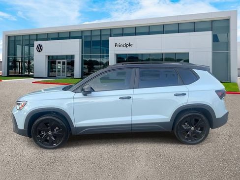 New 2026 Volkswagen Taos SE FWD image 5