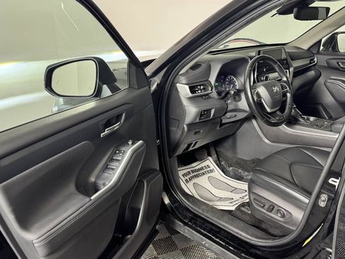 Used 2023 Toyota Highlander XLE AWD/4WD image 11