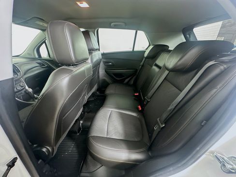 Used 2022 Chevrolet Trax LT w/ LT Convenience Package FWD image 26