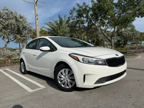 Used 2017 Kia Forte LX FWD image 1