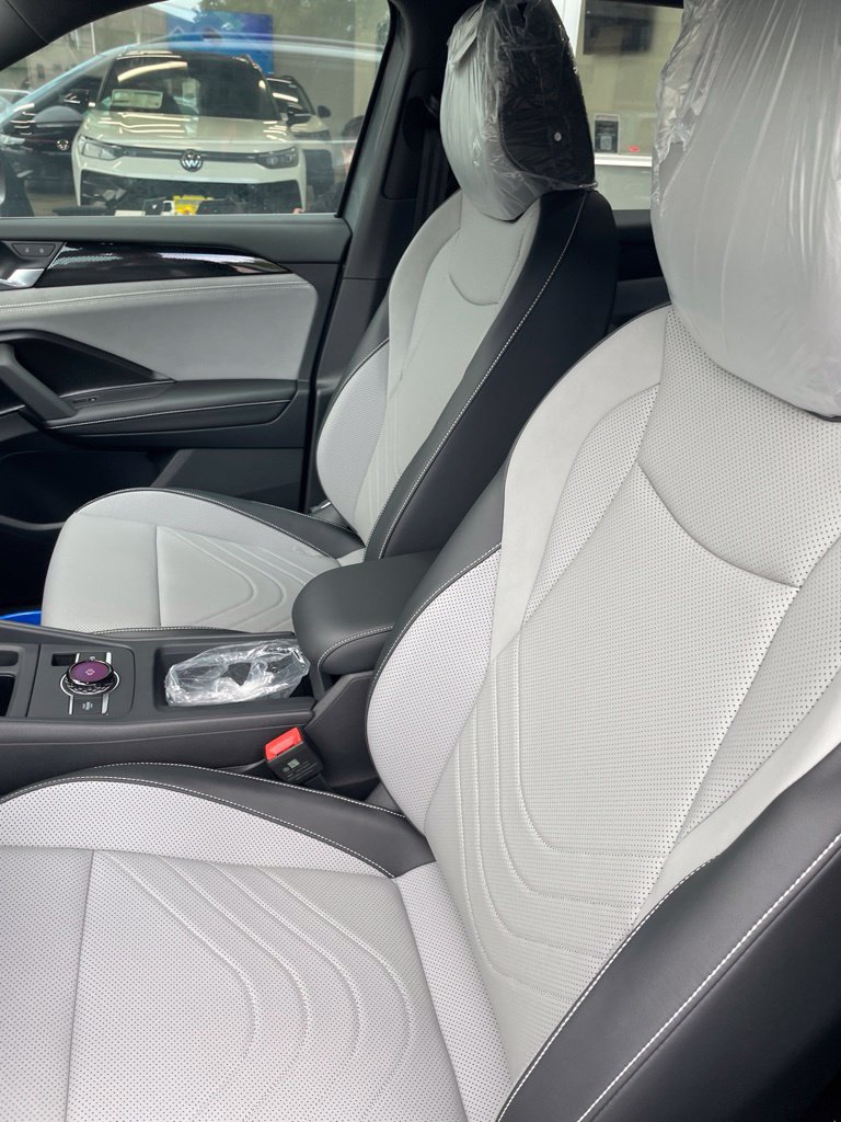 New 2026 Volkswagen Tiguan SE R-Line AWD/4WD image 18
