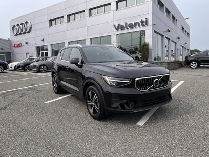 Certified 2025 Volvo XC40 B5 Core