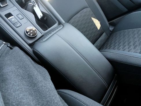 Used 2024 Nissan Pathfinder S image 27