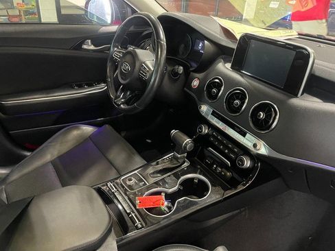 Used 2019 Kia Stinger RWD image 2