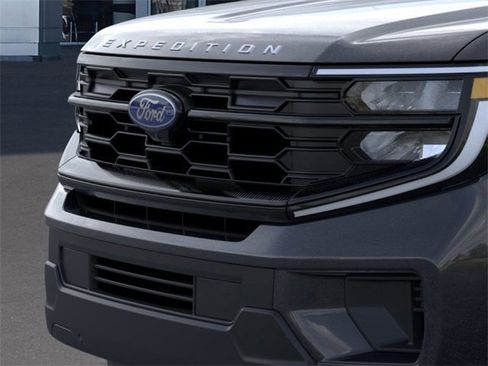 Used 2026 Ford Expedition Active image 17