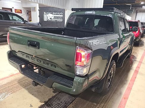 Used 2021 Toyota Tacoma TRD Sport AWD/4WD image 3
