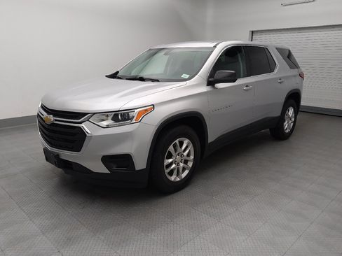 Used 2021 Chevrolet Traverse LS FWD image 2