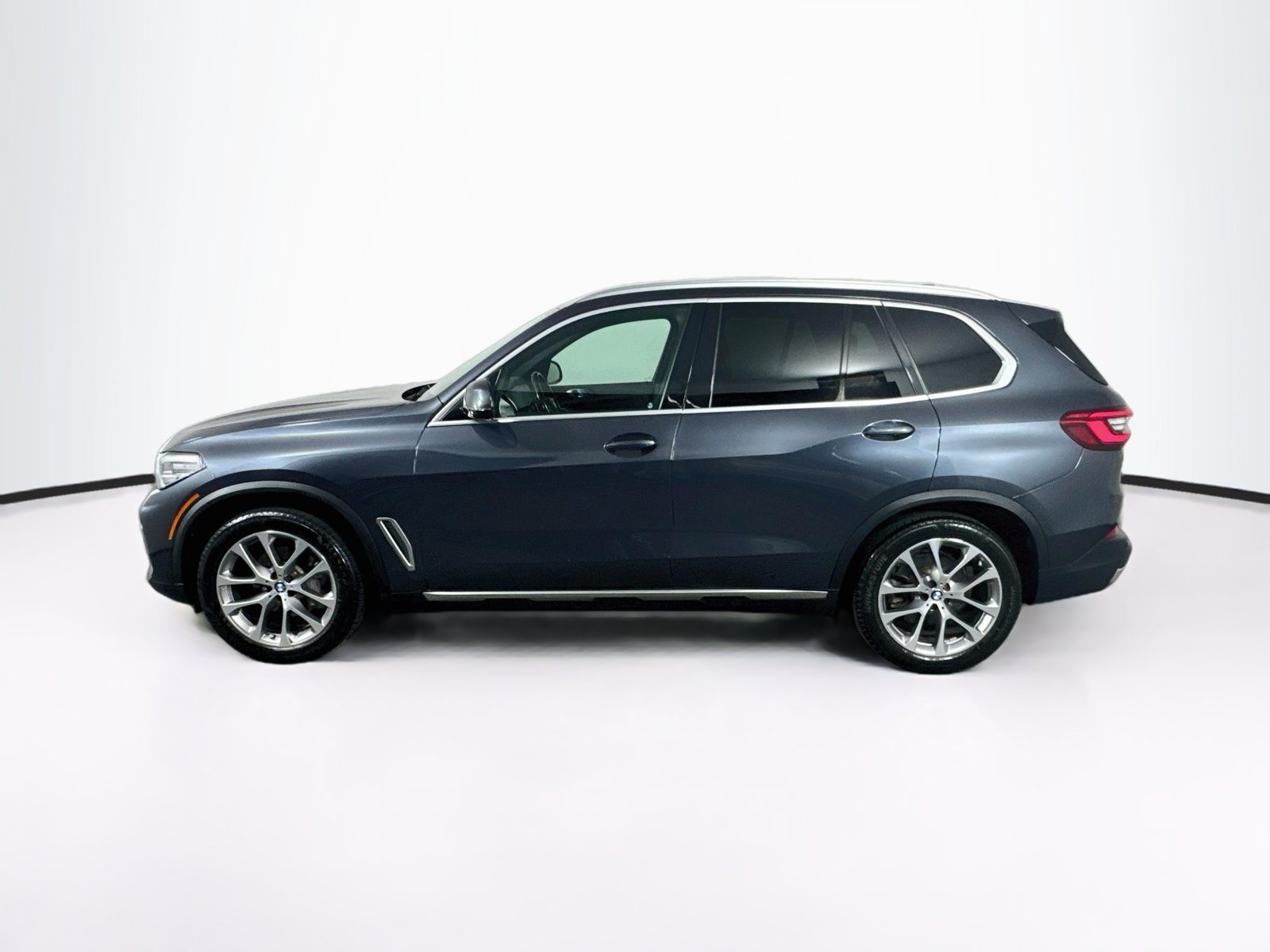 Used 2019 BMW X5 xDrive40i w/ Convenience Package AWD/4WD image 4