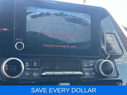 Used 2023 Toyota Highlander L FWD image 16