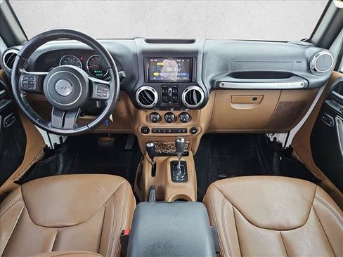 Used 2018 Jeep Wrangler Unlimited Sahara w/ Connectivity Group AWD/4WD image 17