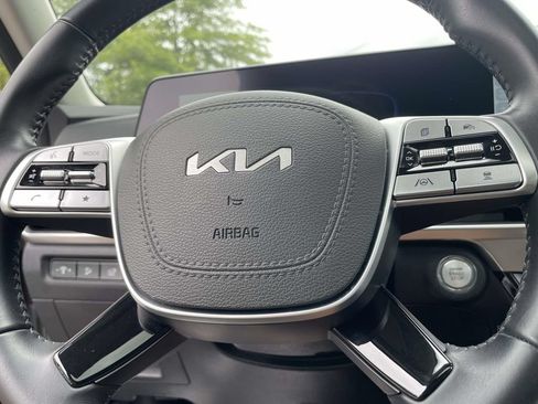 Used 2025 Kia Telluride S FWD image 30
